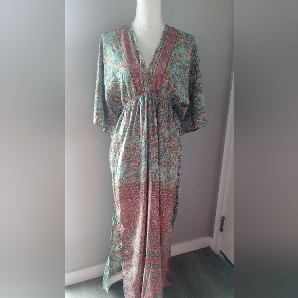 Cienna Dresses & Skirts - Elegant Paisley Maxi Dress